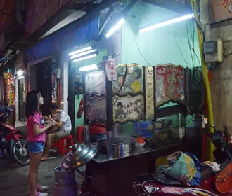 Xe mì gốc Hoa bán thâu đêm suốt sáng hơn nửa thế kỷ ở Sài Gòn